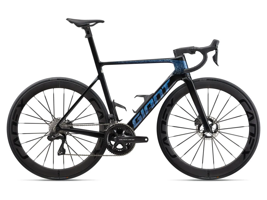 Propel advanced sl 0 road bikes in stardust color, with a brand sticker named giant on the frame and cadex rim.